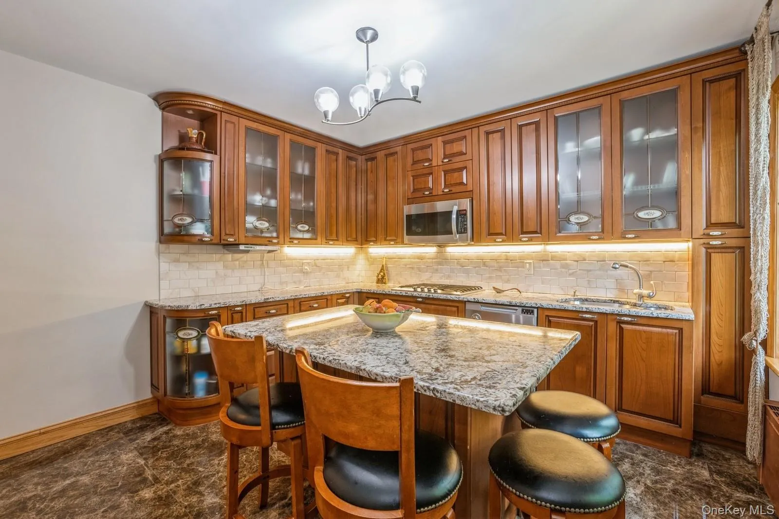 19615 Como Avenue, New York, NY, 4 Bedrooms Bedrooms, 9 Rooms Rooms,2 BathroomsBathrooms,Residential Lease,For Rent,Como,0,957963 19615 Como Avenue, New York, NY, 4 Bedrooms Bedrooms, 9 Rooms Rooms,2 BathroomsBathrooms,Residential Lease,For Rent,Como,0,957963