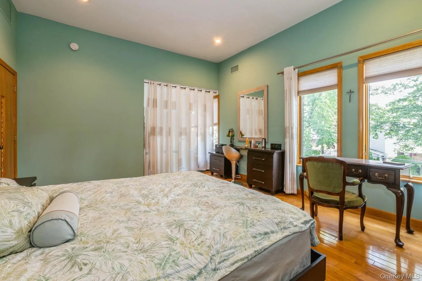 19615 Como Avenue, New York, NY, 4 Bedrooms Bedrooms, 9 Rooms Rooms,2 BathroomsBathrooms,Residential Lease,For Rent,Como,0,957963 19615 Como Avenue, New York, NY, 4 Bedrooms Bedrooms, 9 Rooms Rooms,2 BathroomsBathrooms,Residential Lease,For Rent,Como,0,957963
