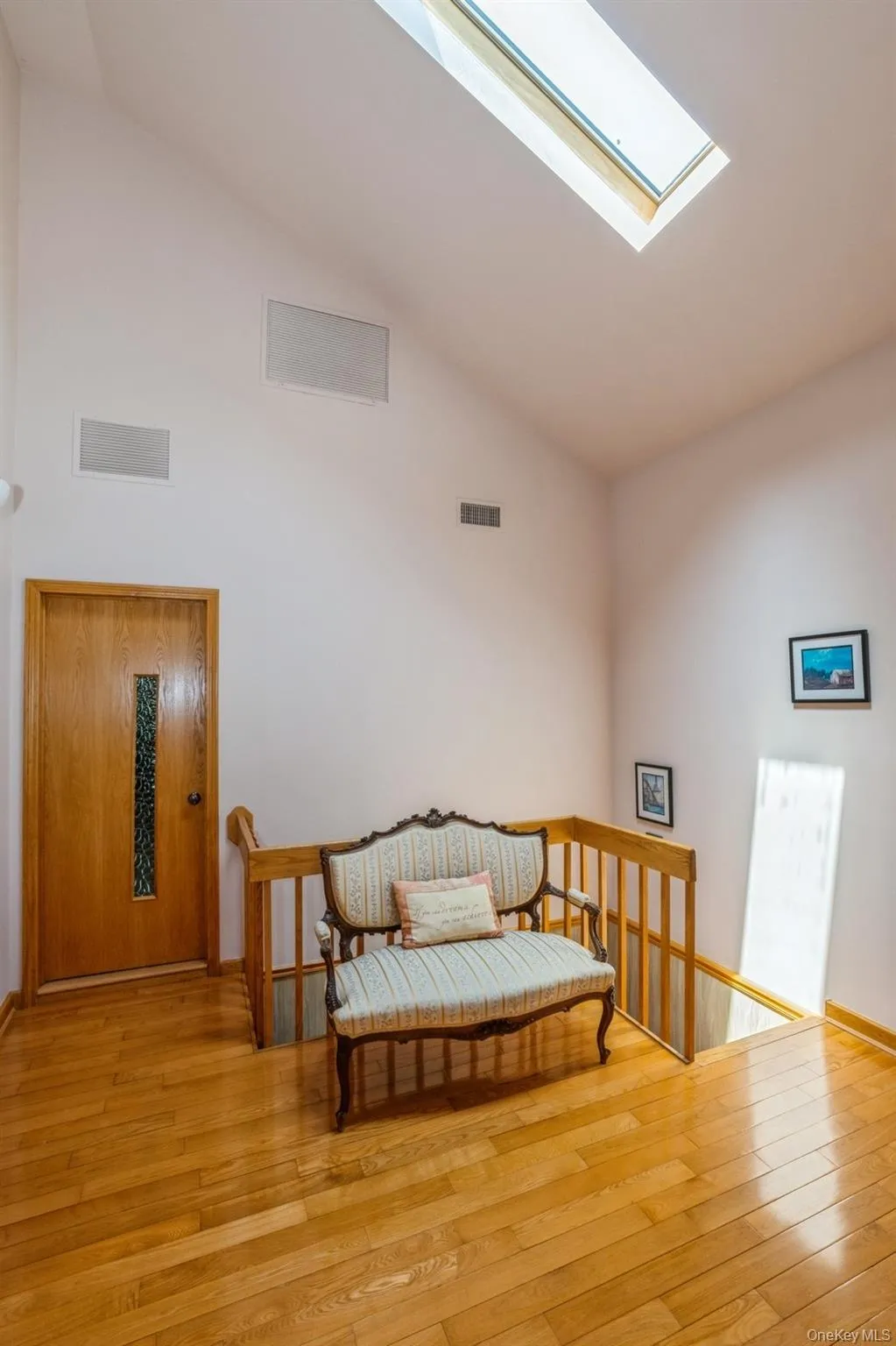 19615 Como Avenue, New York, NY, 4 Bedrooms Bedrooms, 9 Rooms Rooms,2 BathroomsBathrooms,Residential Lease,For Rent,Como,0,957963 19615 Como Avenue, New York, NY, 4 Bedrooms Bedrooms, 9 Rooms Rooms,2 BathroomsBathrooms,Residential Lease,For Rent,Como,0,957963