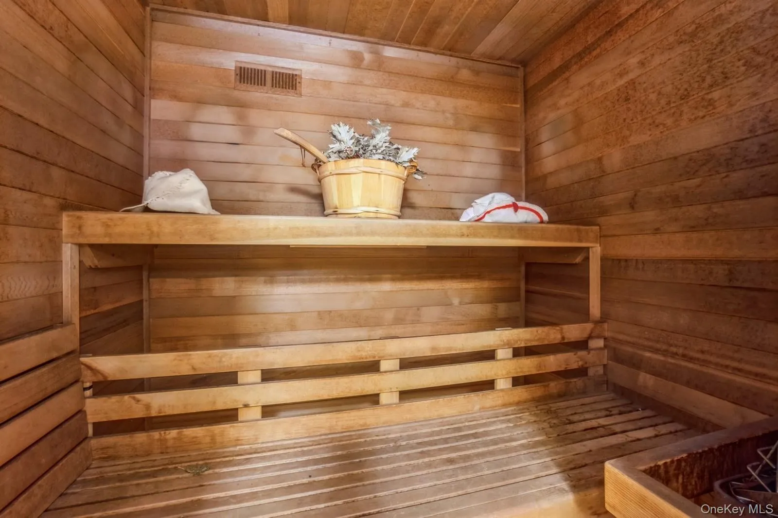 19615 Como Avenue, New York, NY, 4 Bedrooms Bedrooms, 9 Rooms Rooms,2 BathroomsBathrooms,Residential Lease,For Rent,Como,0,957963 19615 Como Avenue, New York, NY, 4 Bedrooms Bedrooms, 9 Rooms Rooms,2 BathroomsBathrooms,Residential Lease,For Rent,Como,0,957963