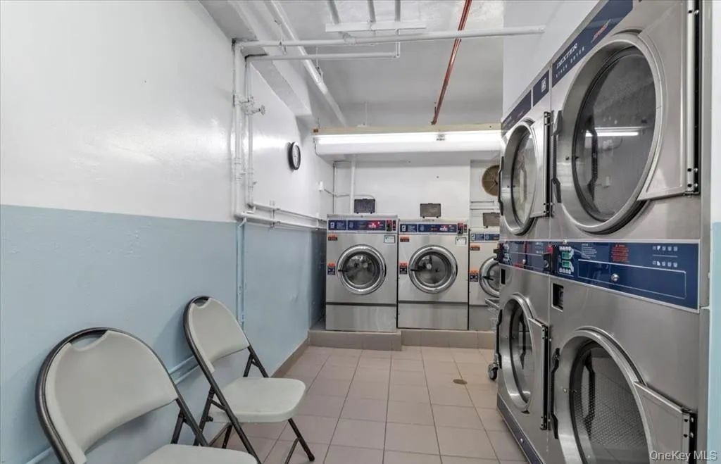 209-10 41 Avenue, New York, NY, 3 Rooms Rooms,1 BathroomBathrooms,Residential,For Rent,41,0,957975 209-10 41 Avenue, New York, NY, 3 Rooms Rooms,1 BathroomBathrooms,Residential,For Rent,41,0,957975