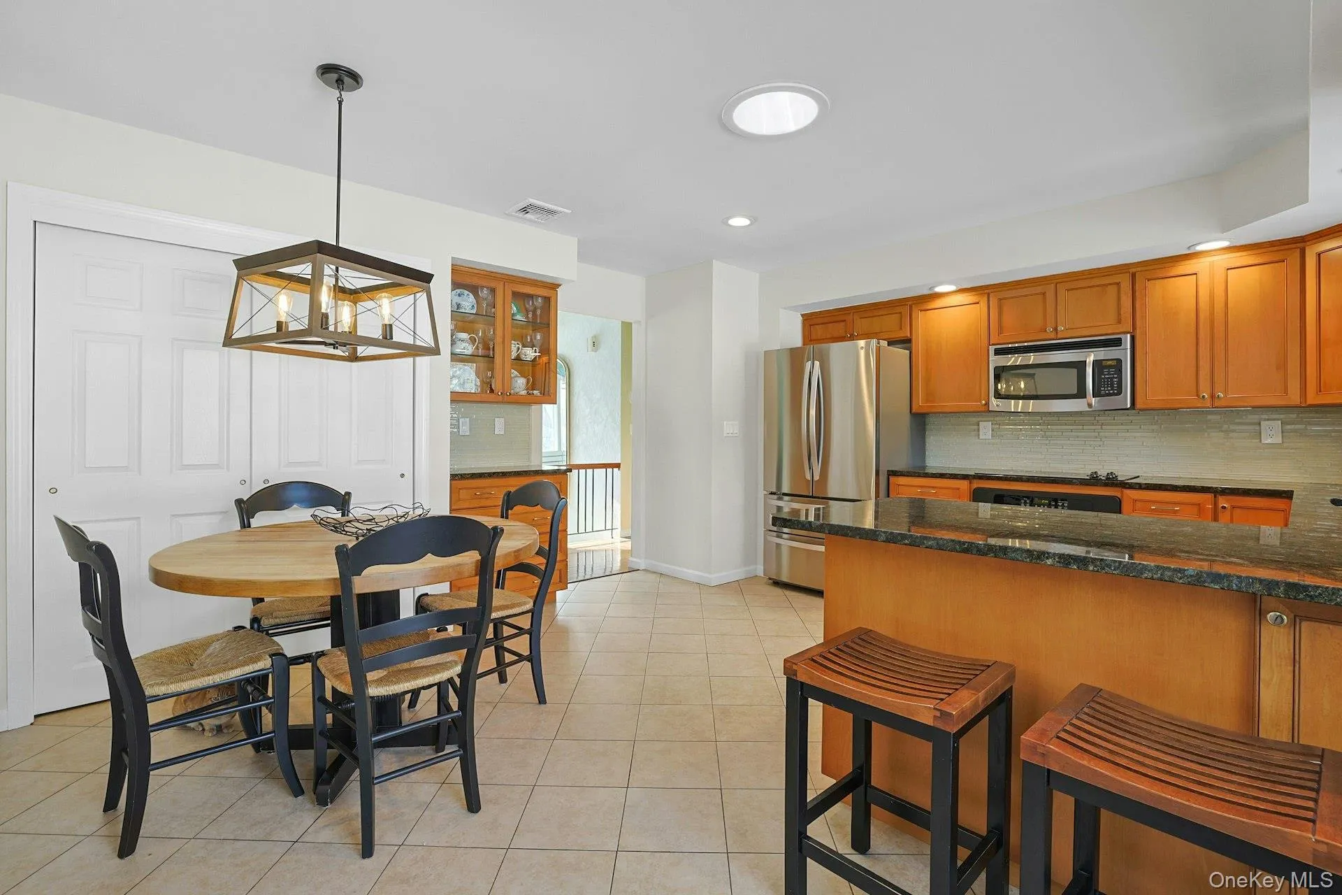 Breakfast Bar with Stools, Large Pantry Breakfast Bar with Stools, Large Pantry