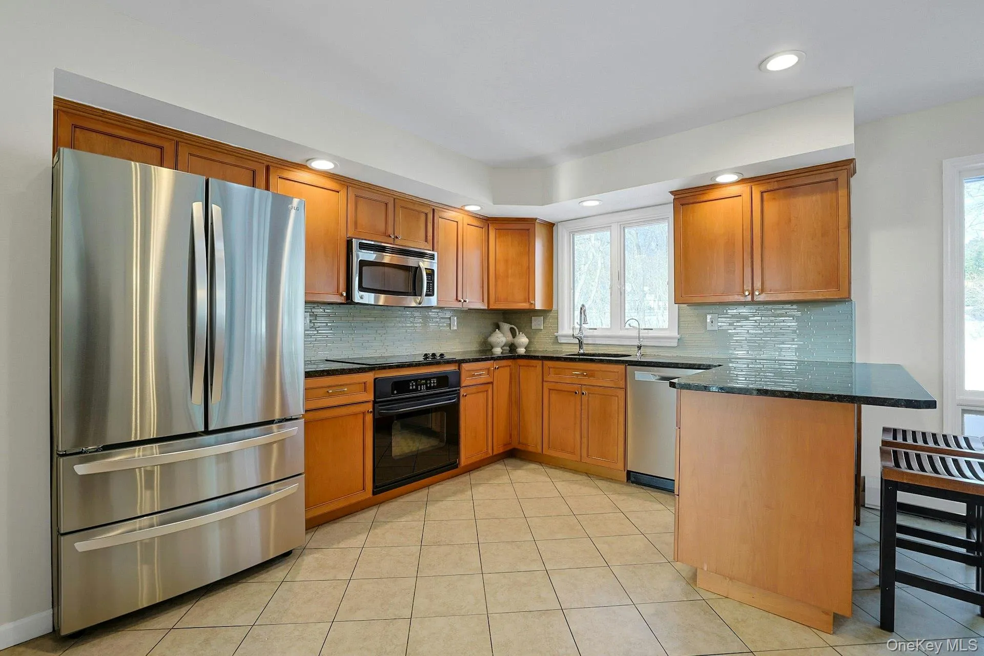 Newer Kitchen with Granite Counters Newer Kitchen with Granite Counters
