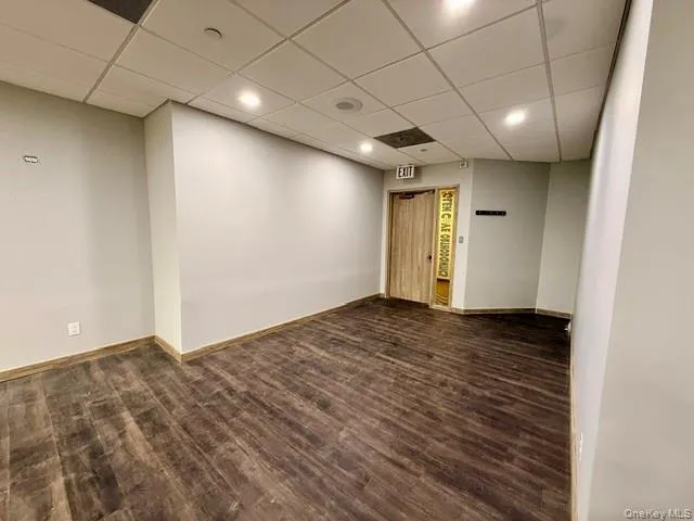 Entry/Waiting Area Entry/Waiting Area