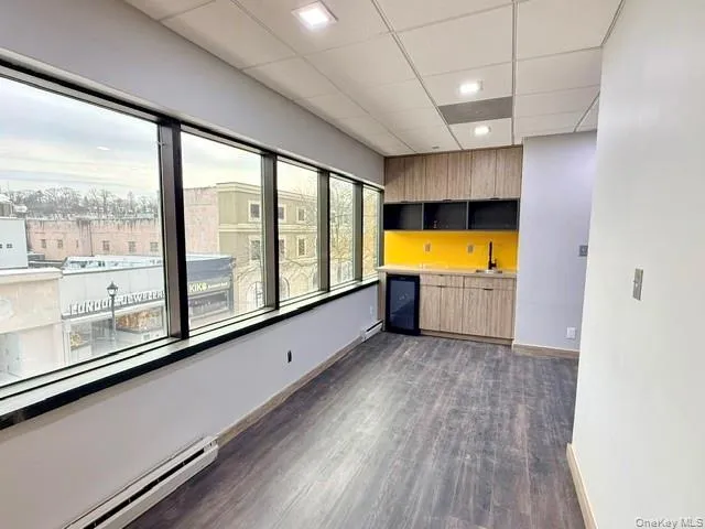 Lunch/Conference Area Lunch/Conference Area