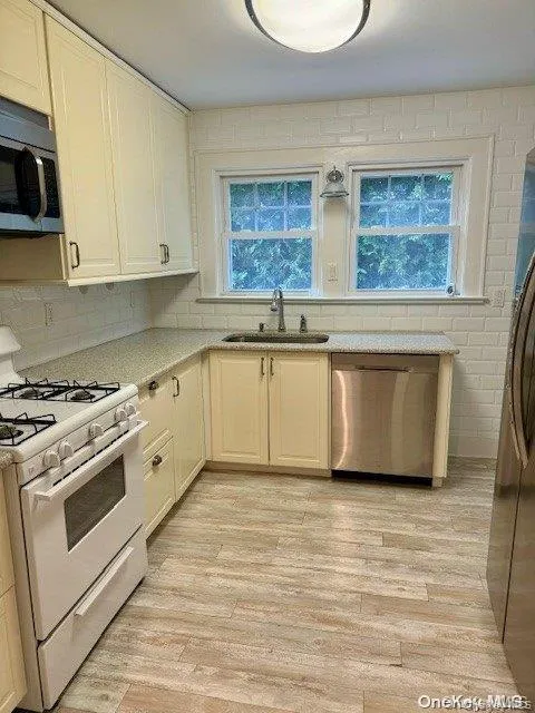 11 Valley Road, Oyster Bay, NY, 4 Bedrooms Bedrooms, 7 Rooms Rooms,2 BathroomsBathrooms,Residential Lease,For Rent,Valley,0,958239 11 Valley Road, Oyster Bay, NY, 4 Bedrooms Bedrooms, 7 Rooms Rooms,2 BathroomsBathrooms,Residential Lease,For Rent,Valley,0,958239