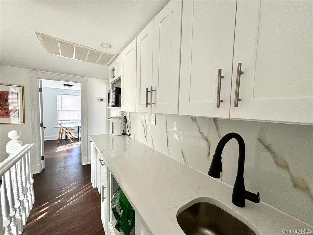 1433 Old Northern Boulevard, North Hempstead, NY, 6 Bedrooms Bedrooms, 6 Rooms Rooms,2 BathroomsBathrooms,Residential Lease,For Rent,Old Northern,0,958262 1433 Old Northern Boulevard, North Hempstead, NY, 6 Bedrooms Bedrooms, 6 Rooms Rooms,2 BathroomsBathrooms,Residential Lease,For Rent,Old Northern,0,958262