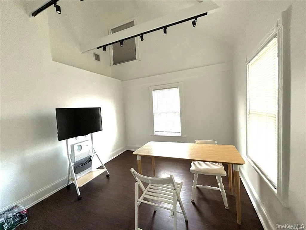 1433 Old Northern Boulevard, North Hempstead, NY, 6 Bedrooms Bedrooms, 6 Rooms Rooms,2 BathroomsBathrooms,Residential Lease,For Rent,Old Northern,0,958262 1433 Old Northern Boulevard, North Hempstead, NY, 6 Bedrooms Bedrooms, 6 Rooms Rooms,2 BathroomsBathrooms,Residential Lease,For Rent,Old Northern,0,958262