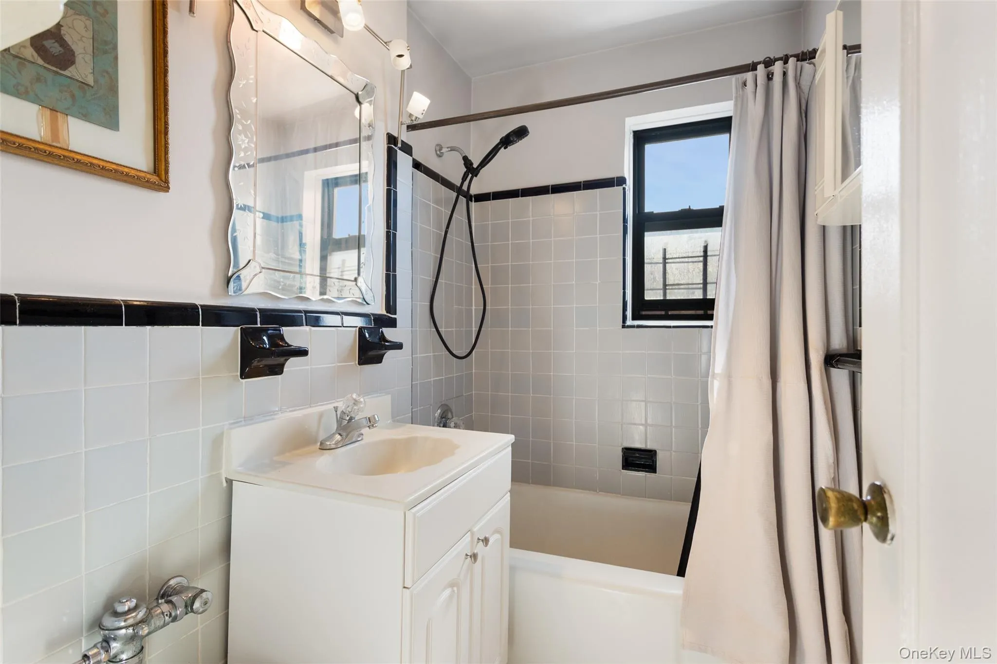 2 Fisher Drive, Mount Vernon, NY, 2 Bedrooms Bedrooms, 5 Rooms Rooms,1 BathroomBathrooms,Residential,For Rent,Fisher,0,KEY958270 2 Fisher Drive, Mount Vernon, NY, 2 Bedrooms Bedrooms, 5 Rooms Rooms,1 BathroomBathrooms,Residential,For Rent,Fisher,0,KEY958270