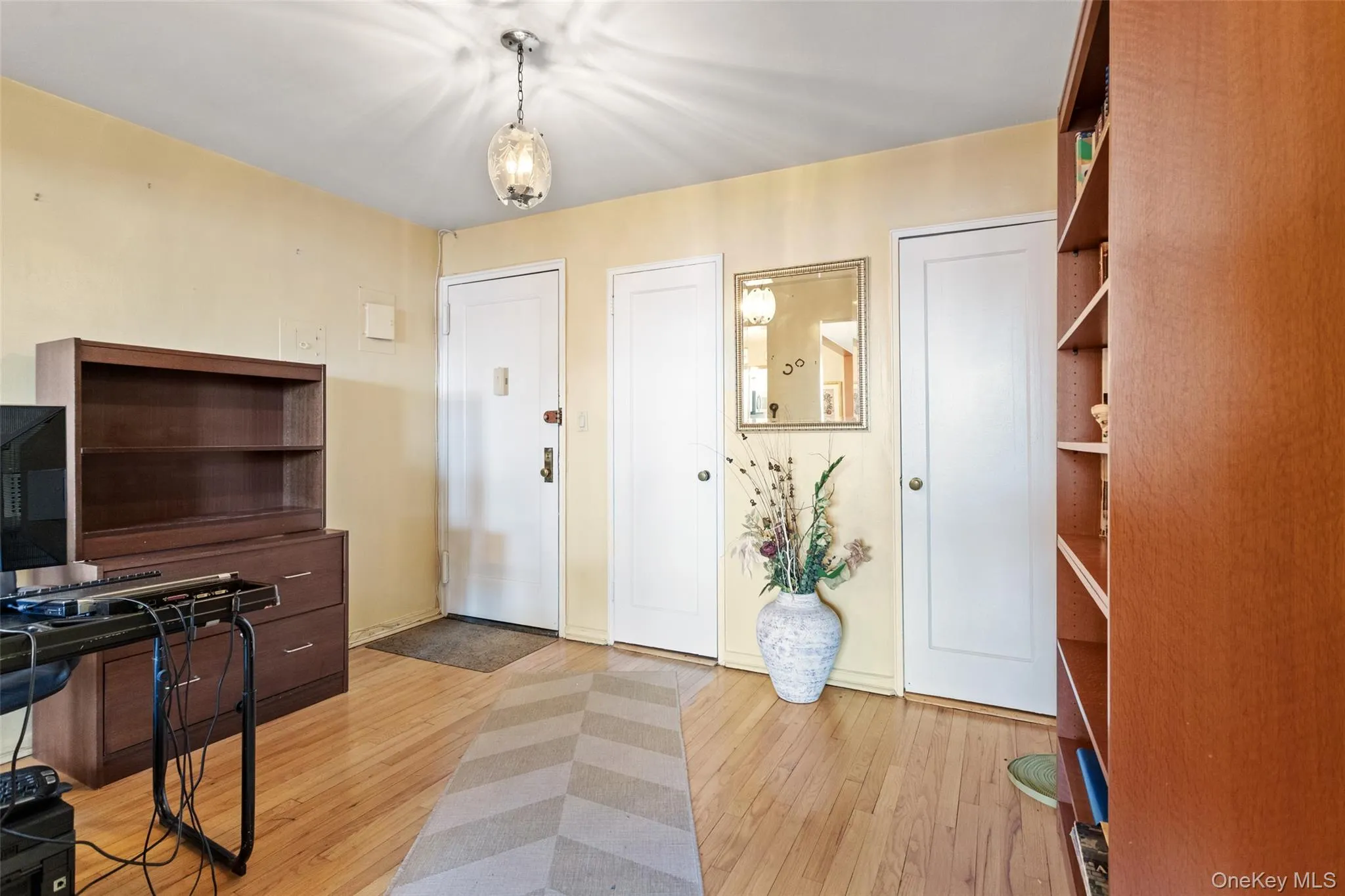Perfect for home office or library Perfect for home office or library