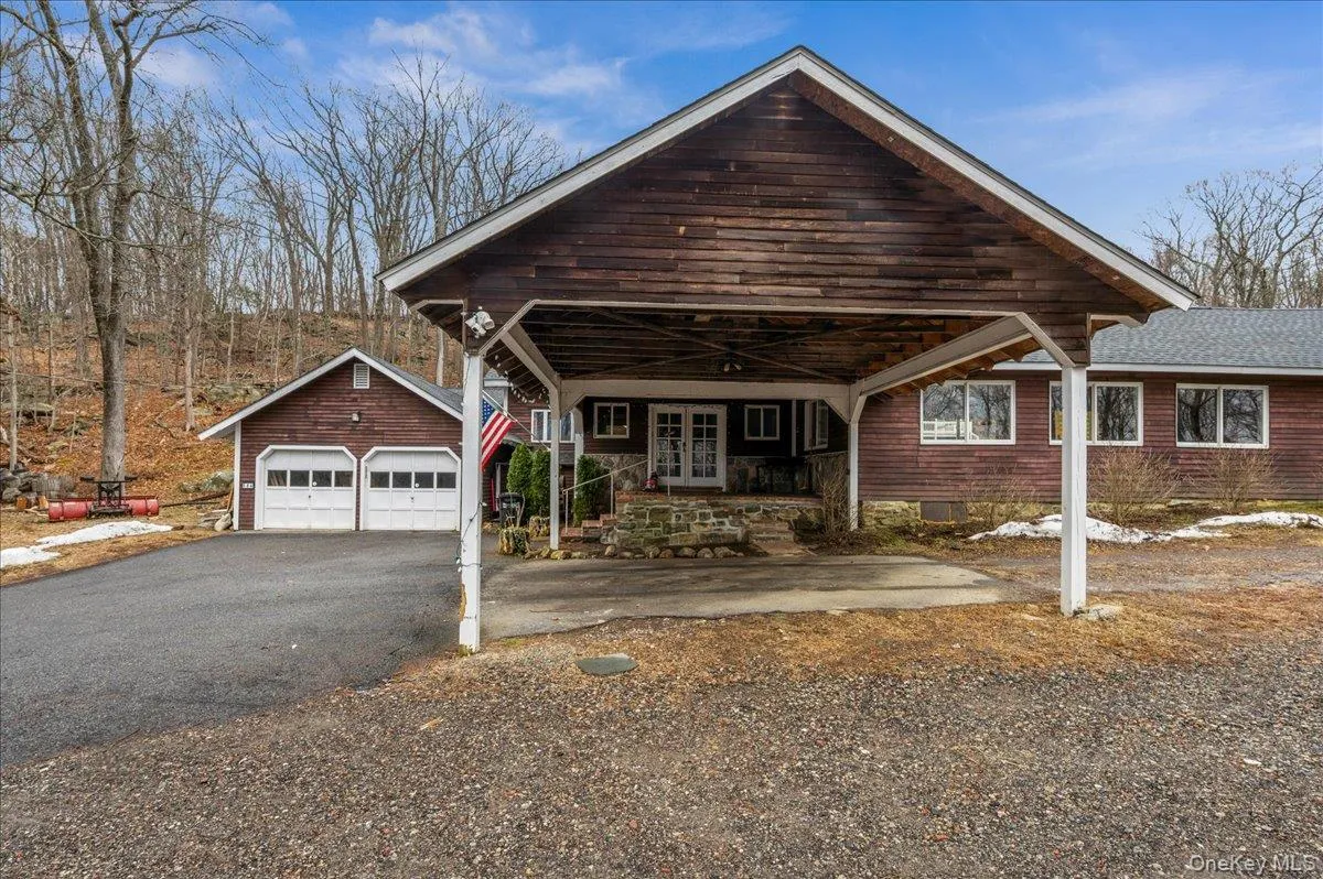 584 Milltown Road, Southeast, NY, 10 Bedrooms Bedrooms, 21 Rooms Rooms,6 BathroomsBathrooms,Residential,For Rent,Milltown,0,958315 584 Milltown Road, Southeast, NY, 10 Bedrooms Bedrooms, 21 Rooms Rooms,6 BathroomsBathrooms,Residential,For Rent,Milltown,0,958315