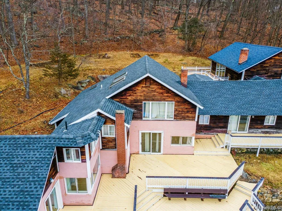 584 Milltown Road, Southeast, NY, 10 Bedrooms Bedrooms, 21 Rooms Rooms,6 BathroomsBathrooms,Residential,For Rent,Milltown,0,958315 584 Milltown Road, Southeast, NY, 10 Bedrooms Bedrooms, 21 Rooms Rooms,6 BathroomsBathrooms,Residential,For Rent,Milltown,0,958315