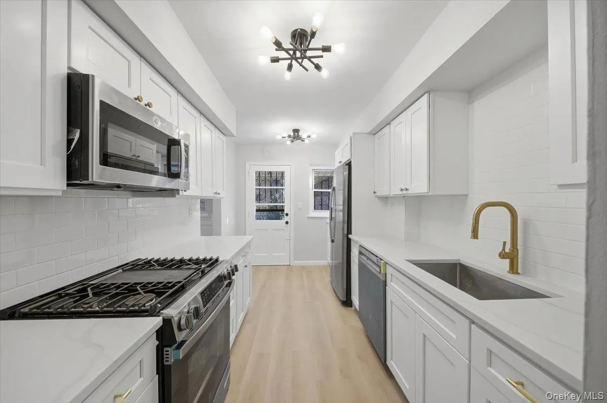 4158 Baychester Avenue, New York, NY, 3 Bedrooms Bedrooms, 8 Rooms Rooms,2 BathroomsBathrooms,Residential,For Rent,Baychester,0,958454 4158 Baychester Avenue, New York, NY, 3 Bedrooms Bedrooms, 8 Rooms Rooms,2 BathroomsBathrooms,Residential,For Rent,Baychester,0,958454