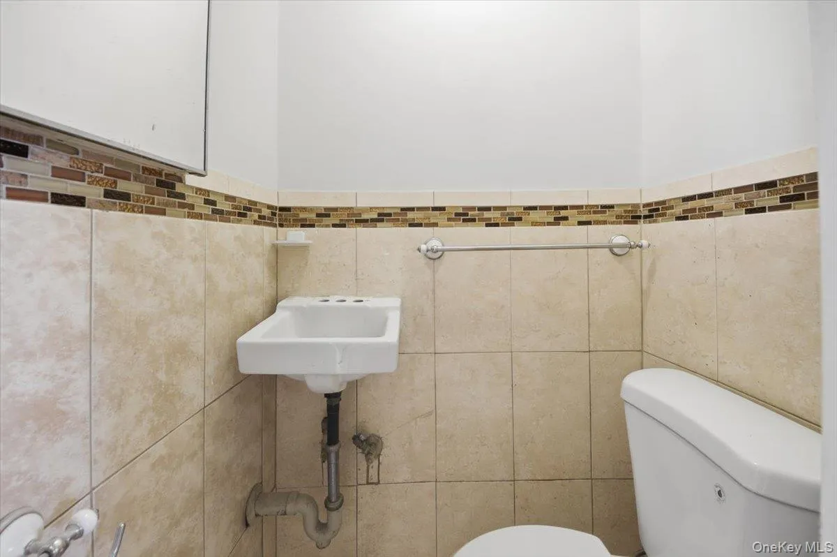 4158 Baychester Avenue, New York, NY, 3 Bedrooms Bedrooms, 8 Rooms Rooms,2 BathroomsBathrooms,Residential,For Rent,Baychester,0,958454 4158 Baychester Avenue, New York, NY, 3 Bedrooms Bedrooms, 8 Rooms Rooms,2 BathroomsBathrooms,Residential,For Rent,Baychester,0,958454