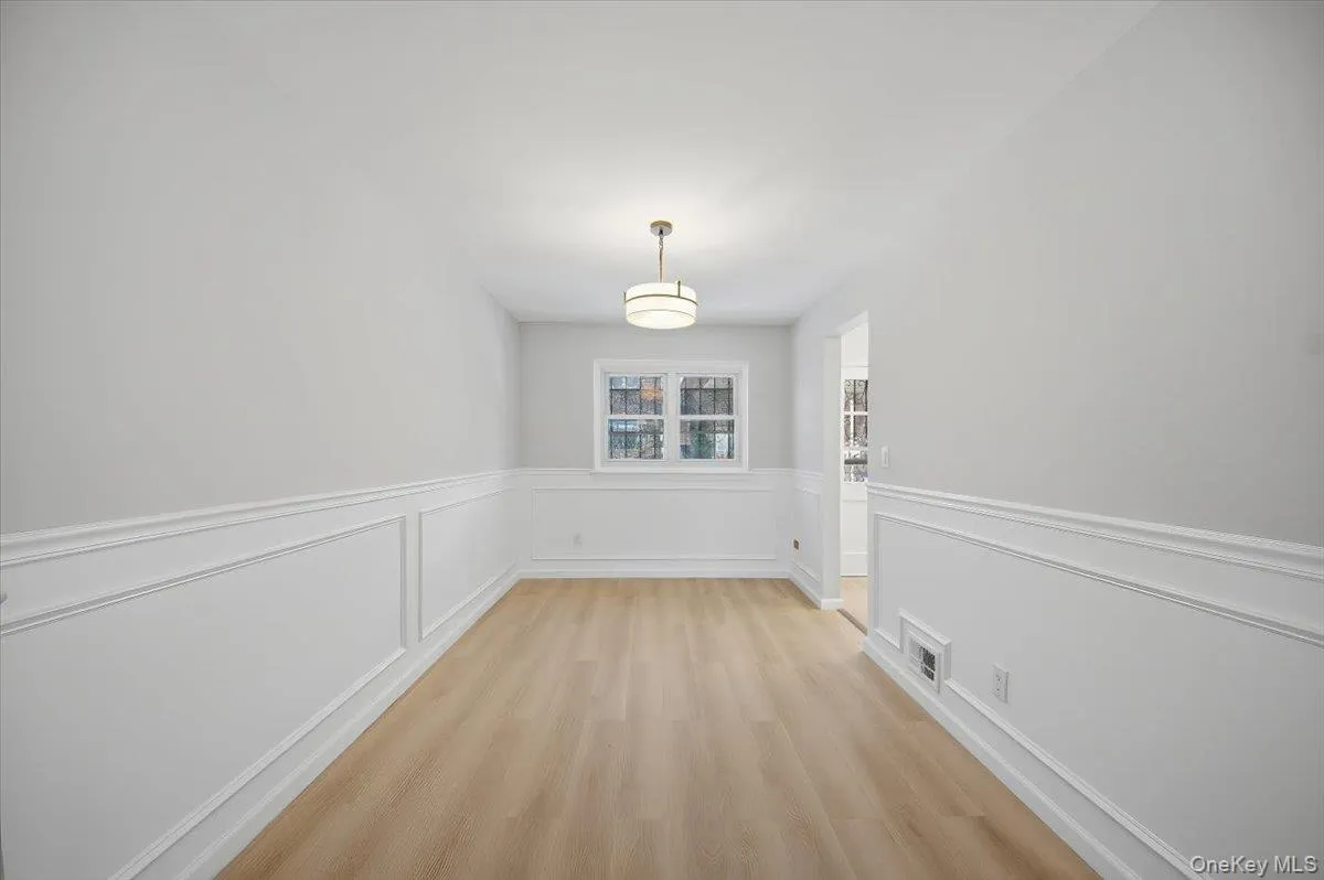 4158 Baychester Avenue, New York, NY, 3 Bedrooms Bedrooms, 8 Rooms Rooms,2 BathroomsBathrooms,Residential,For Rent,Baychester,0,958454 4158 Baychester Avenue, New York, NY, 3 Bedrooms Bedrooms, 8 Rooms Rooms,2 BathroomsBathrooms,Residential,For Rent,Baychester,0,958454