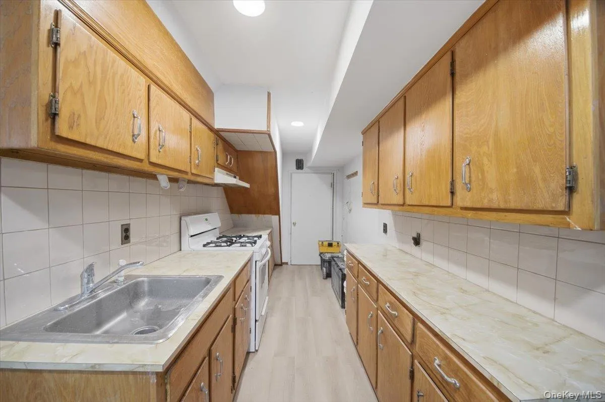 4158 Baychester Avenue, New York, NY, 3 Bedrooms Bedrooms, 8 Rooms Rooms,2 BathroomsBathrooms,Residential,For Rent,Baychester,0,958454 4158 Baychester Avenue, New York, NY, 3 Bedrooms Bedrooms, 8 Rooms Rooms,2 BathroomsBathrooms,Residential,For Rent,Baychester,0,958454