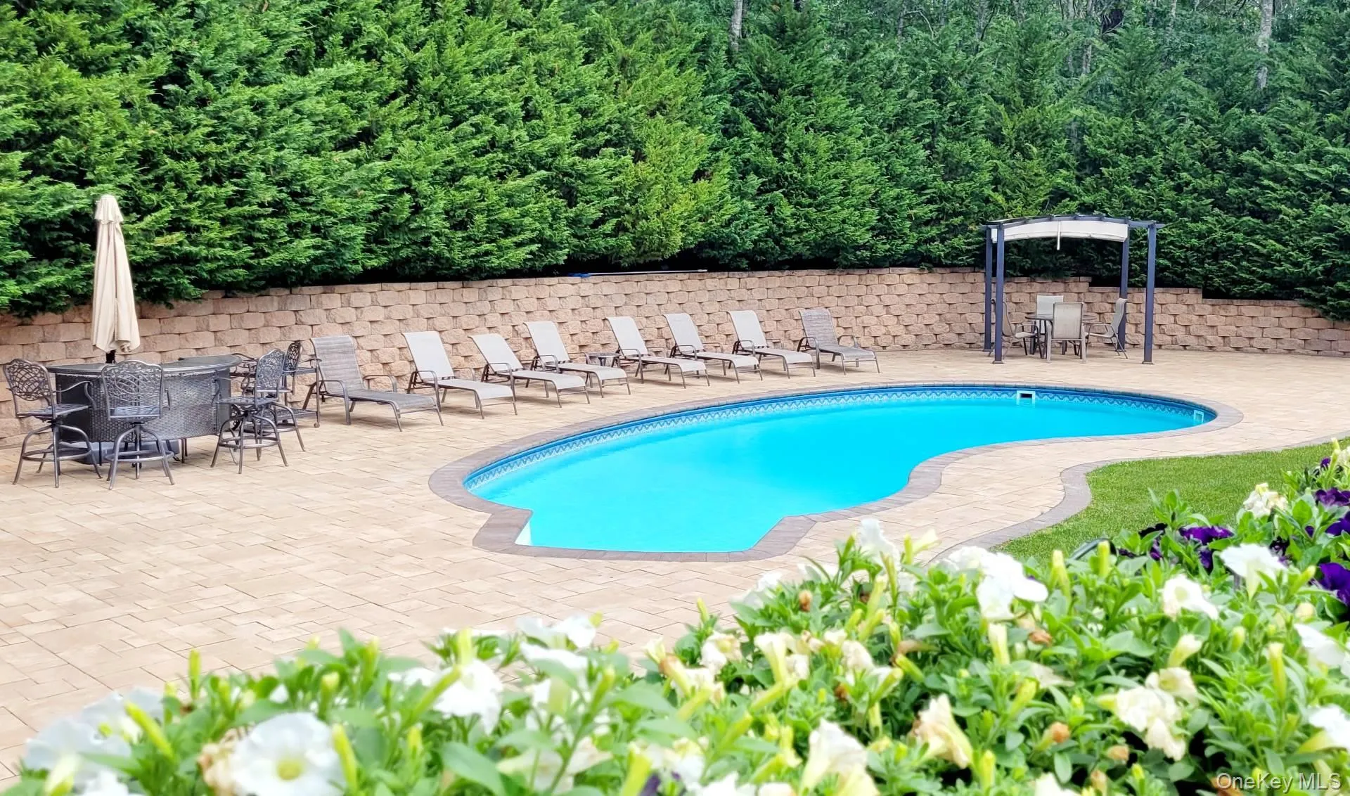 126 Malloy Drive, Southampton, NY, 5 Bedrooms Bedrooms, 12 Rooms Rooms,4 BathroomsBathrooms,Residential Lease,For Rent,Malloy,0,958518 126 Malloy Drive, Southampton, NY, 5 Bedrooms Bedrooms, 12 Rooms Rooms,4 BathroomsBathrooms,Residential Lease,For Rent,Malloy,0,958518