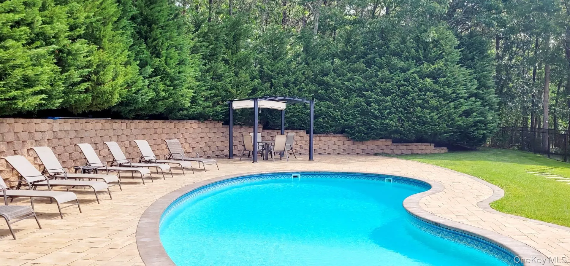 126 Malloy Drive, Southampton, NY, 5 Bedrooms Bedrooms, 12 Rooms Rooms,4 BathroomsBathrooms,Residential Lease,For Rent,Malloy,0,958518 126 Malloy Drive, Southampton, NY, 5 Bedrooms Bedrooms, 12 Rooms Rooms,4 BathroomsBathrooms,Residential Lease,For Rent,Malloy,0,958518