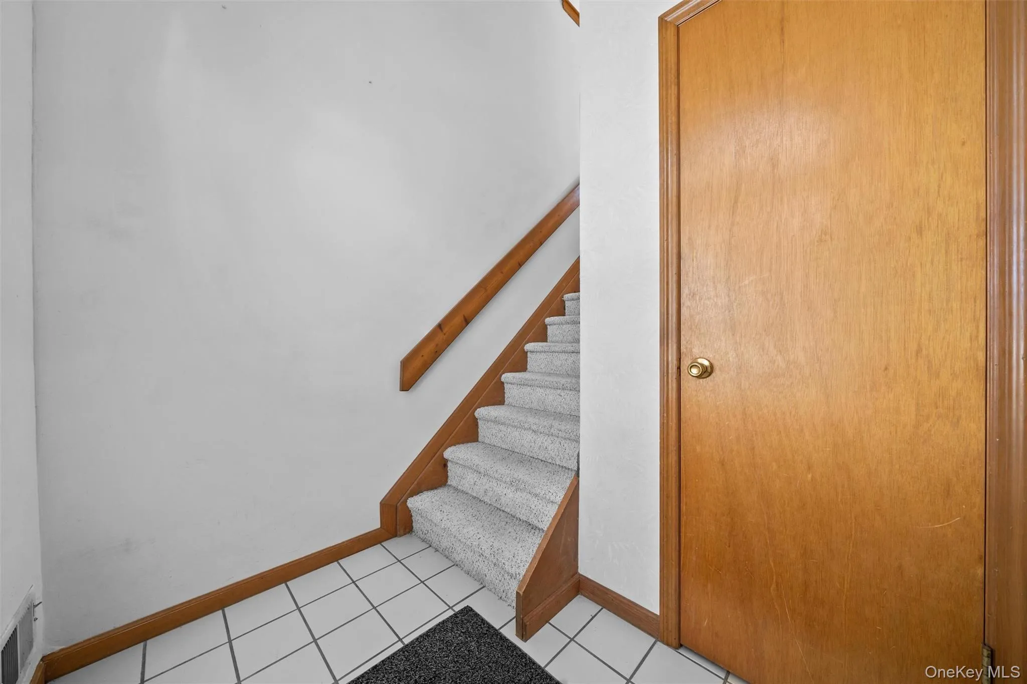 Walk into the entrance and up the stairs to one level living. Walk into the entrance and up the stairs to one level living.