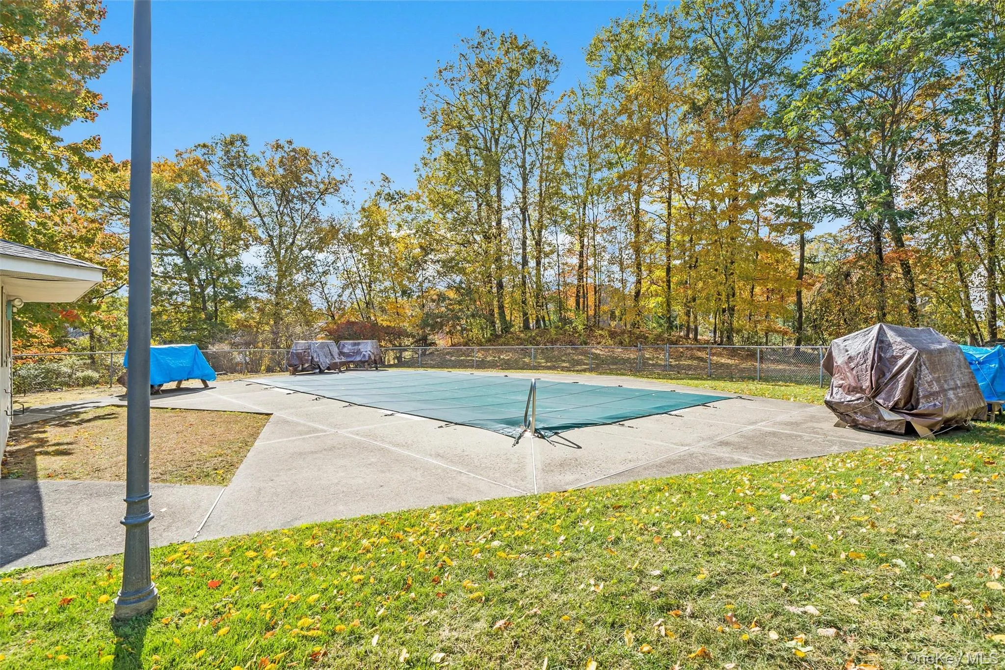 Included is the complex pool Included is the complex pool