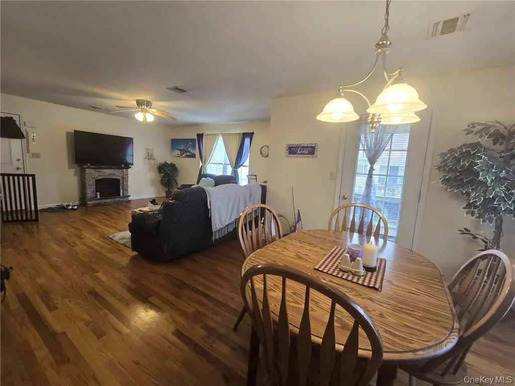 105 Montgomery Street, Montgomery, NY, 2 Bedrooms Bedrooms, 5 Rooms Rooms,1 BathroomBathrooms,Residential Lease,For Rent,Montgomery,0,958546 105 Montgomery Street, Montgomery, NY, 2 Bedrooms Bedrooms, 5 Rooms Rooms,1 BathroomBathrooms,Residential Lease,For Rent,Montgomery,0,958546