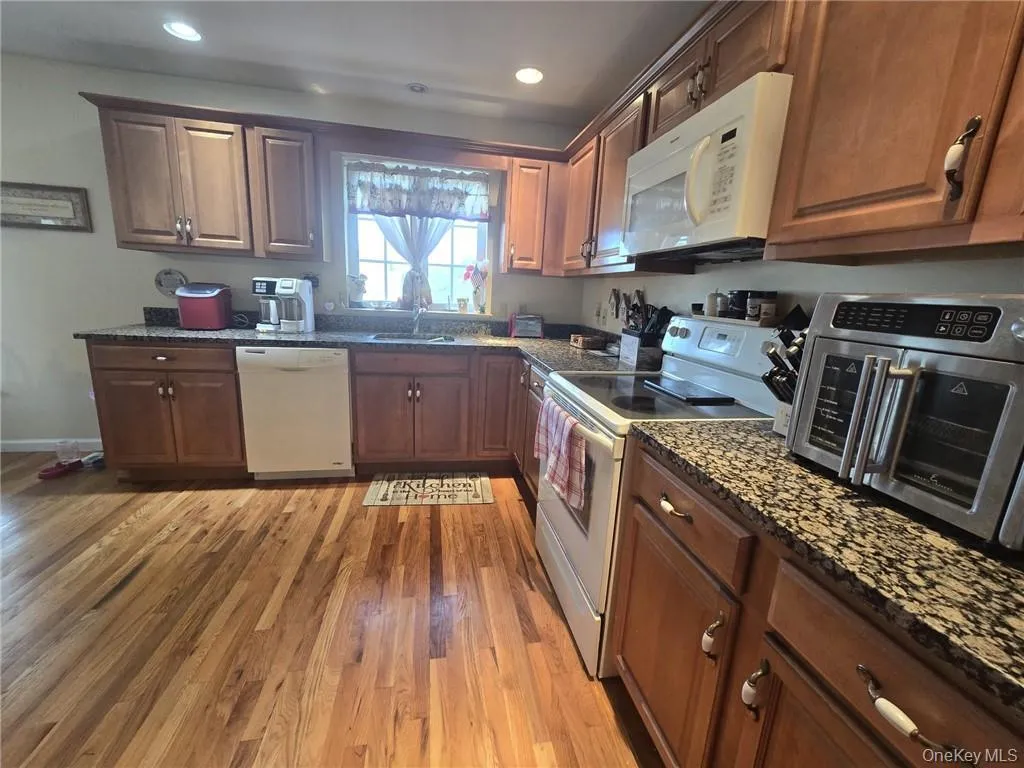 105 Montgomery Street, Montgomery, NY, 2 Bedrooms Bedrooms, 5 Rooms Rooms,1 BathroomBathrooms,Residential Lease,For Rent,Montgomery,0,958546 105 Montgomery Street, Montgomery, NY, 2 Bedrooms Bedrooms, 5 Rooms Rooms,1 BathroomBathrooms,Residential Lease,For Rent,Montgomery,0,958546