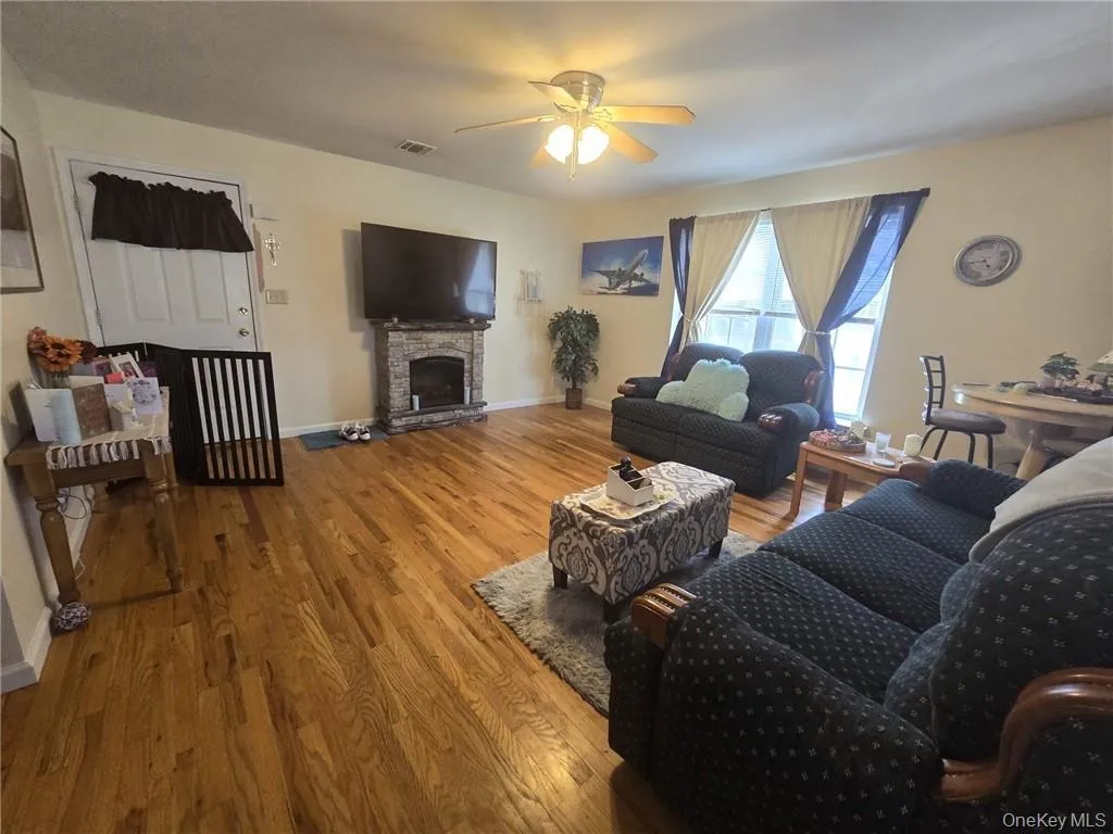 105 Montgomery Street, Montgomery, NY, 2 Bedrooms Bedrooms, 5 Rooms Rooms,1 BathroomBathrooms,Residential Lease,For Rent,Montgomery,0,958546 105 Montgomery Street, Montgomery, NY, 2 Bedrooms Bedrooms, 5 Rooms Rooms,1 BathroomBathrooms,Residential Lease,For Rent,Montgomery,0,958546