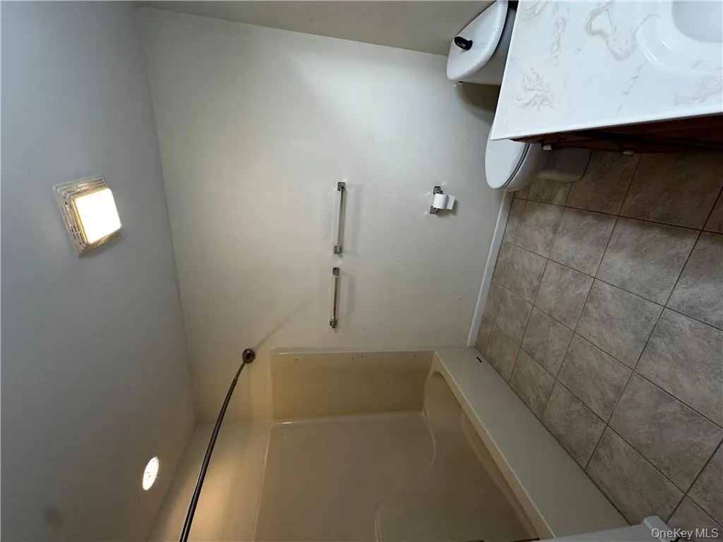 105 Montgomery Street, Montgomery, NY, 2 Bedrooms Bedrooms, 5 Rooms Rooms,1 BathroomBathrooms,Residential Lease,For Rent,Montgomery,0,958546 105 Montgomery Street, Montgomery, NY, 2 Bedrooms Bedrooms, 5 Rooms Rooms,1 BathroomBathrooms,Residential Lease,For Rent,Montgomery,0,958546