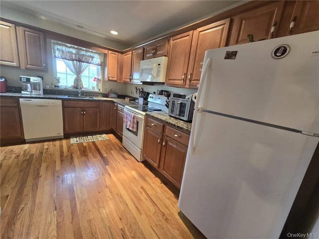 105 Montgomery Street, Montgomery, NY, 2 Bedrooms Bedrooms, 5 Rooms Rooms,1 BathroomBathrooms,Residential Lease,For Rent,Montgomery,0,958546 105 Montgomery Street, Montgomery, NY, 2 Bedrooms Bedrooms, 5 Rooms Rooms,1 BathroomBathrooms,Residential Lease,For Rent,Montgomery,0,958546