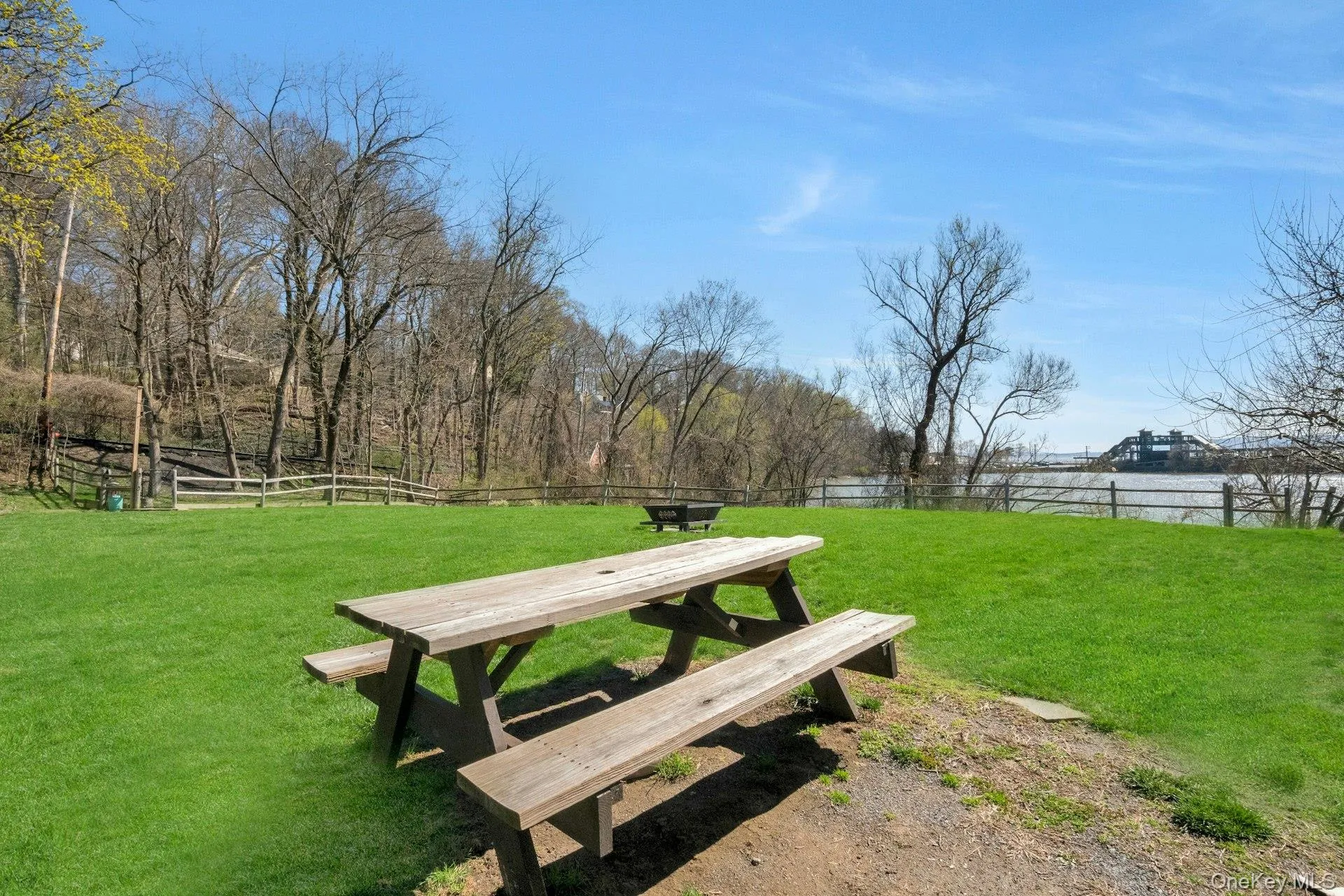 Picnic area - BBQ Picnic area - BBQ