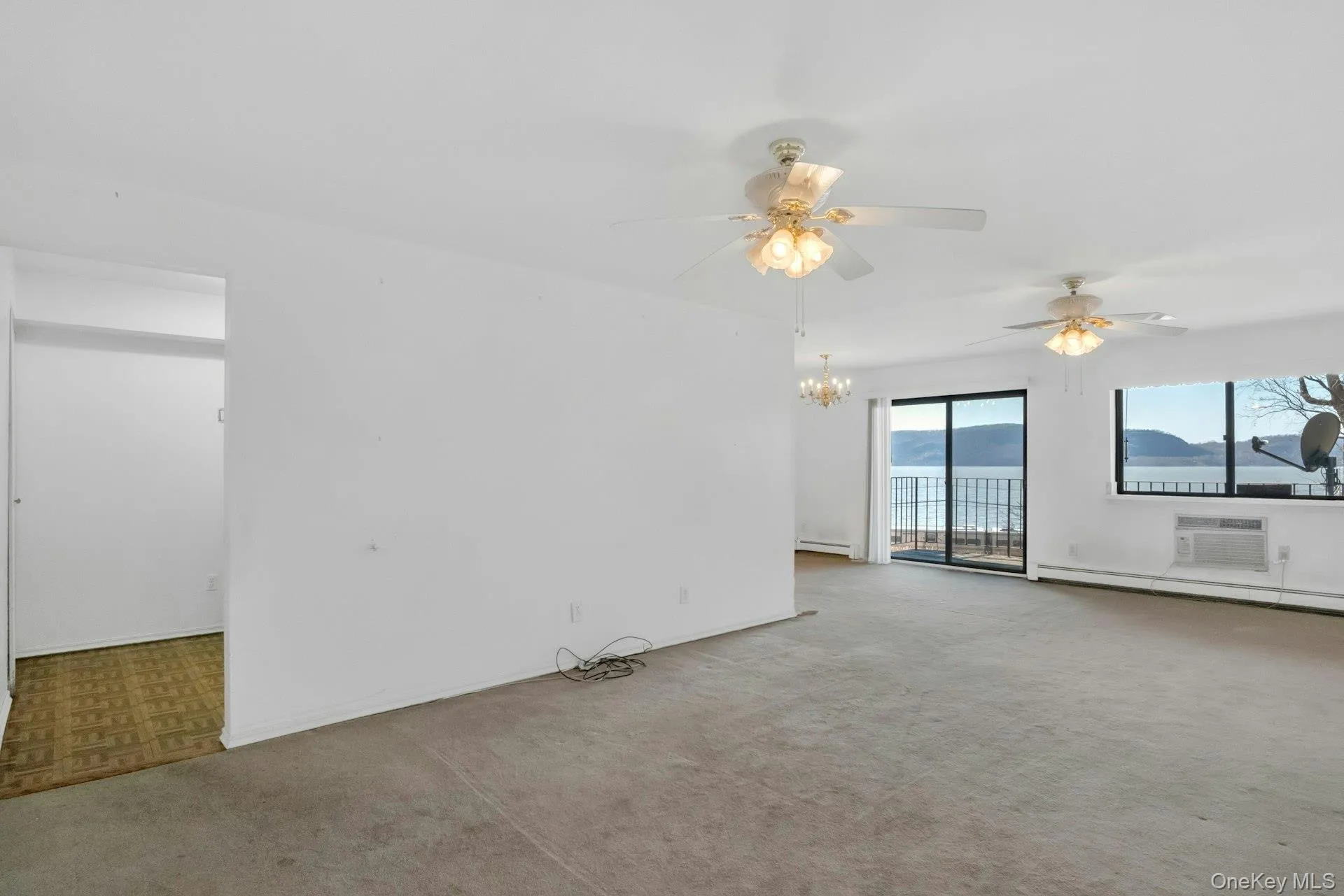 Living room with stunning views Beautiful sunsets and sunrises Living room with stunning views Beautiful sunsets and sunrises