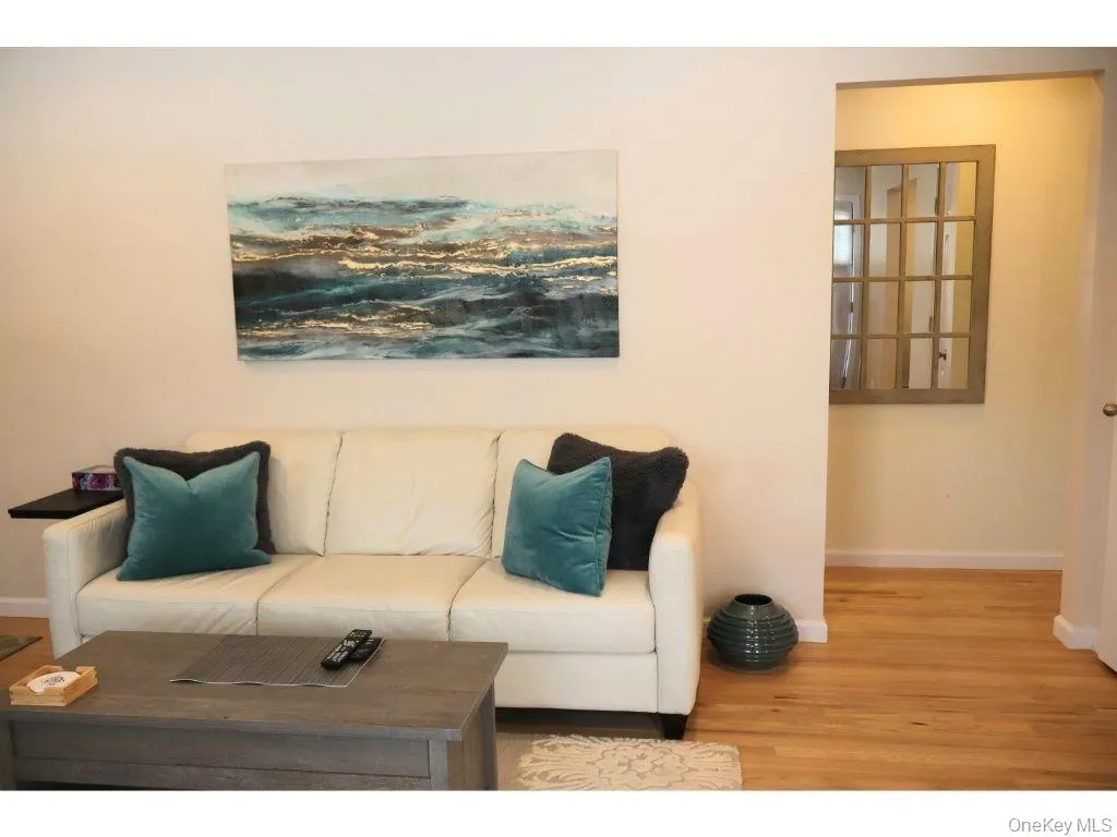 38 Woodridge Road, Southampton, NY, 3 Bedrooms Bedrooms, 8 Rooms Rooms,1 BathroomBathrooms,Residential Lease,For Rent,Woodridge,0,958596 38 Woodridge Road, Southampton, NY, 3 Bedrooms Bedrooms, 8 Rooms Rooms,1 BathroomBathrooms,Residential Lease,For Rent,Woodridge,0,958596