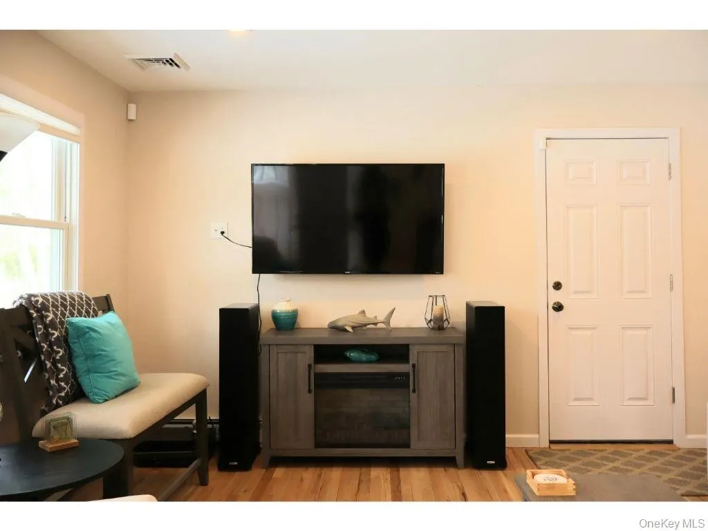 38 Woodridge Road, Southampton, NY, 3 Bedrooms Bedrooms, 8 Rooms Rooms,1 BathroomBathrooms,Residential Lease,For Rent,Woodridge,0,958596 38 Woodridge Road, Southampton, NY, 3 Bedrooms Bedrooms, 8 Rooms Rooms,1 BathroomBathrooms,Residential Lease,For Rent,Woodridge,0,958596