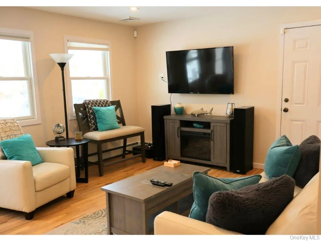 38 Woodridge Road, Southampton, NY, 3 Bedrooms Bedrooms, 8 Rooms Rooms,1 BathroomBathrooms,Residential Lease,For Rent,Woodridge,0,958596 38 Woodridge Road, Southampton, NY, 3 Bedrooms Bedrooms, 8 Rooms Rooms,1 BathroomBathrooms,Residential Lease,For Rent,Woodridge,0,958596