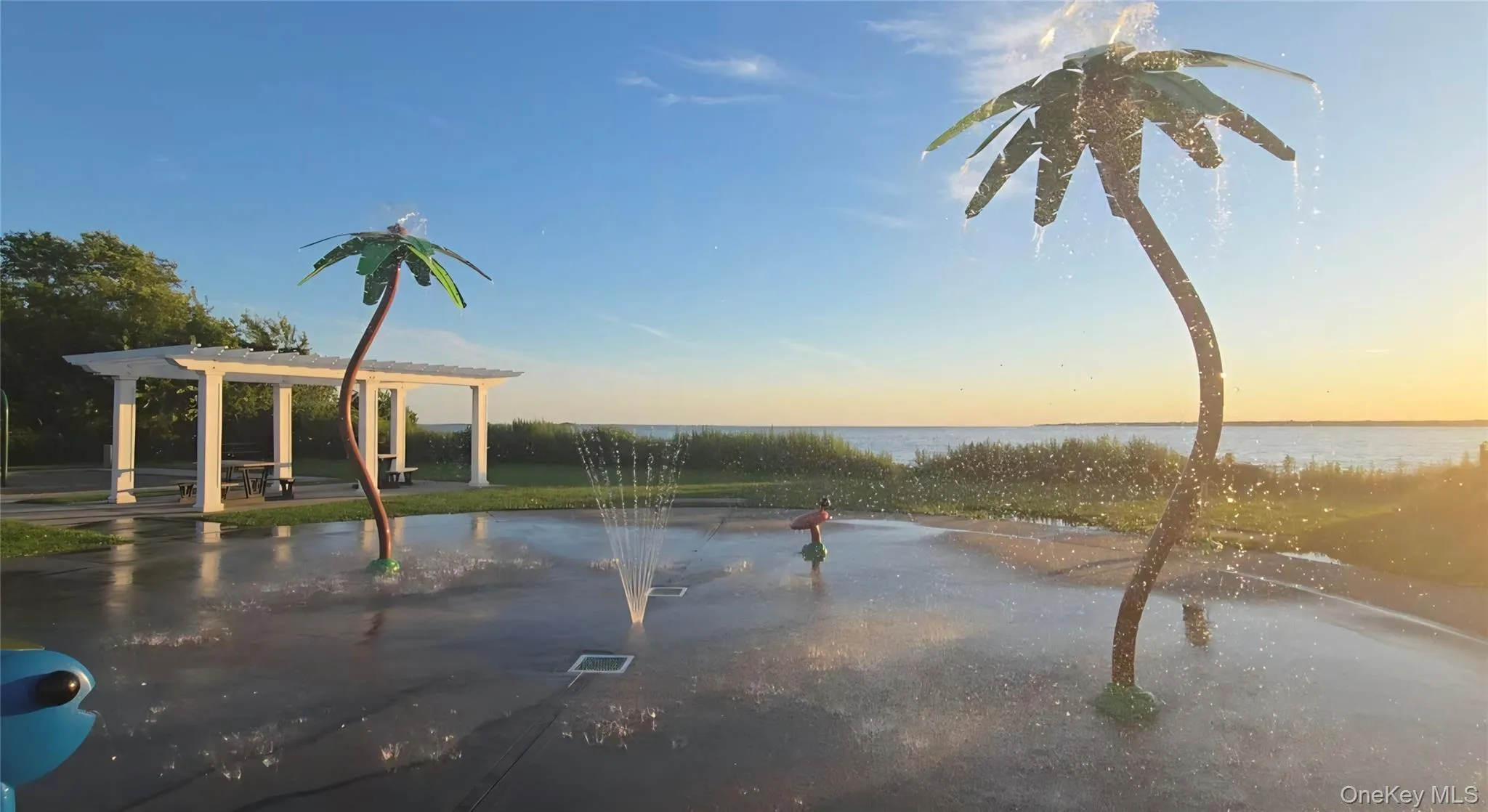 Shirley Beach - 2 blocks away Shirley Beach - 2 blocks away