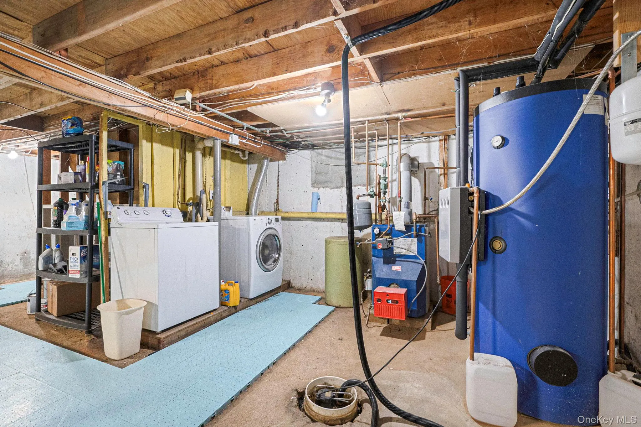 Overhead light aboveWasher & DryerSolar & oil hot water tank Overhead light aboveWasher & DryerSolar & oil hot water tank