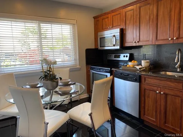 73 Claire Court, Babylon, NY, 1 Bedroom Bedrooms, 4 Rooms Rooms,1 BathroomBathrooms,Residential Lease,For Rent,Claire,0,958773 73 Claire Court, Babylon, NY, 1 Bedroom Bedrooms, 4 Rooms Rooms,1 BathroomBathrooms,Residential Lease,For Rent,Claire,0,958773