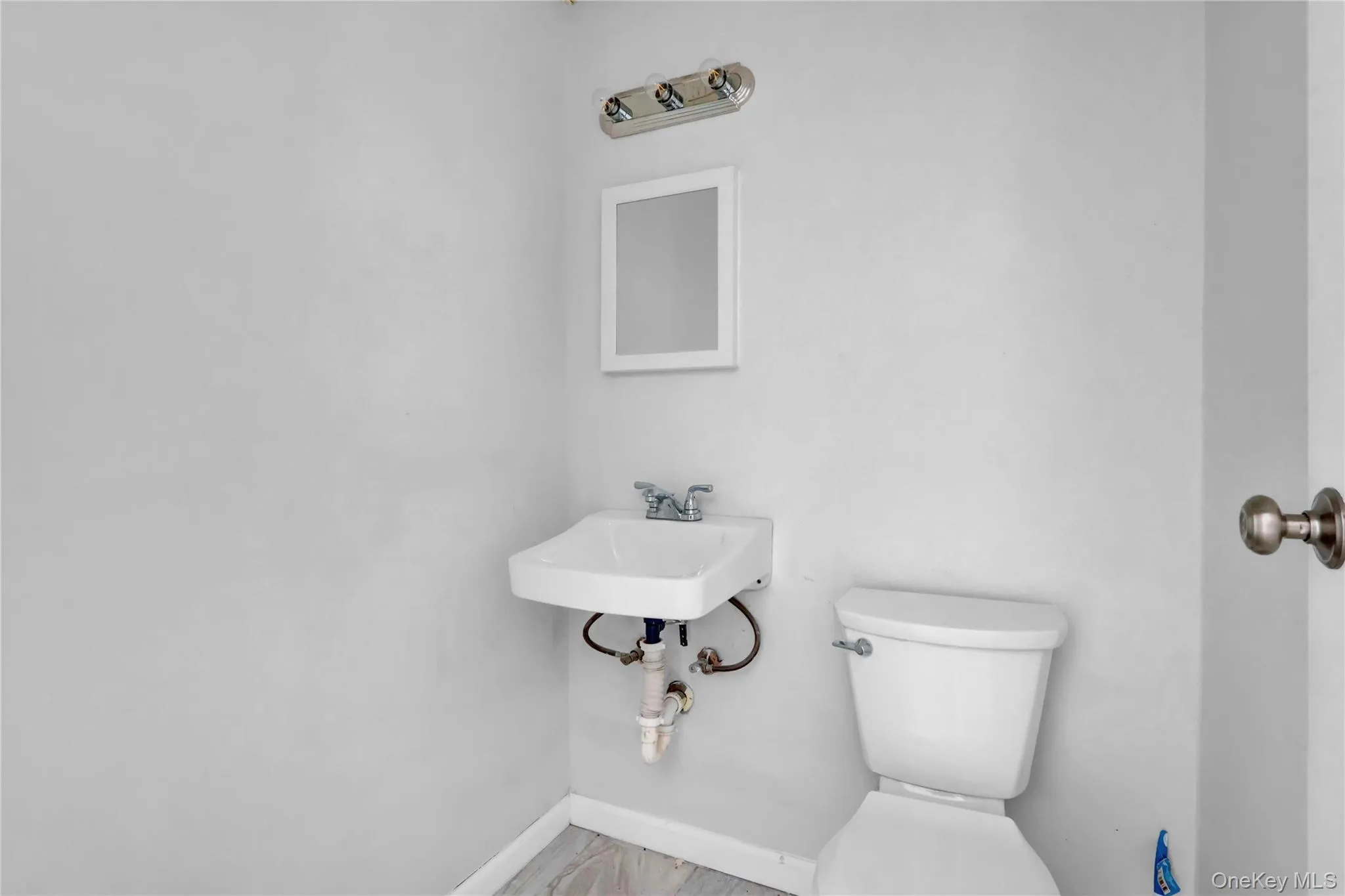 31 Middle Country Road, Brookhaven, NY, ,Commercial Lease,For Rent,Middle Country,0,958775 31 Middle Country Road, Brookhaven, NY, ,Commercial Lease,For Rent,Middle Country,0,958775