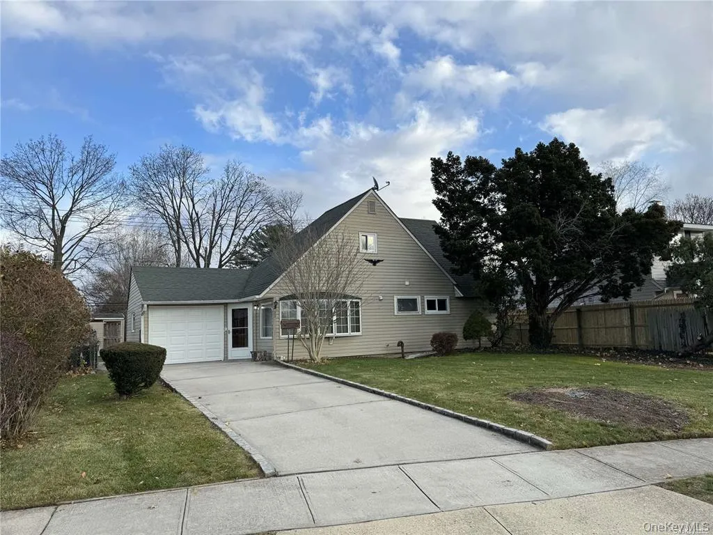 33 Clarissa Drive, Oyster Bay, NY, 4 Bedrooms Bedrooms, 9 Rooms Rooms,2 BathroomsBathrooms,Residential Lease,For Rent,Clarissa,0,958845 33 Clarissa Drive, Oyster Bay, NY, 4 Bedrooms Bedrooms, 9 Rooms Rooms,2 BathroomsBathrooms,Residential Lease,For Rent,Clarissa,0,958845
