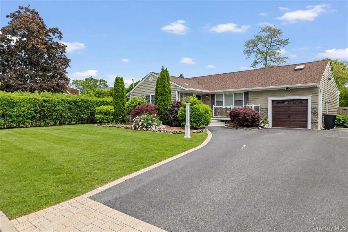 13 Colonial Lane, Brookhaven, NY, 3 Bedrooms Bedrooms, 7 Rooms Rooms,3 BathroomsBathrooms,Residential Lease,For Rent,Colonial,0,958949 13 Colonial Lane, Brookhaven, NY, 3 Bedrooms Bedrooms, 7 Rooms Rooms,3 BathroomsBathrooms,Residential Lease,For Rent,Colonial,0,958949