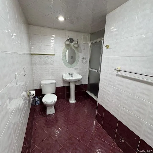 178-14 80th Drive, New York, NY, 3 Bedrooms Bedrooms, 6 Rooms Rooms,1 BathroomBathrooms,Residential Lease,For Rent,80th,0,958963 178-14 80th Drive, New York, NY, 3 Bedrooms Bedrooms, 6 Rooms Rooms,1 BathroomBathrooms,Residential Lease,For Rent,80th,0,958963