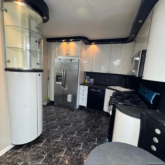 178-14 80th Drive, New York, NY, 3 Bedrooms Bedrooms, 6 Rooms Rooms,1 BathroomBathrooms,Residential Lease,For Rent,80th,0,958963 178-14 80th Drive, New York, NY, 3 Bedrooms Bedrooms, 6 Rooms Rooms,1 BathroomBathrooms,Residential Lease,For Rent,80th,0,958963