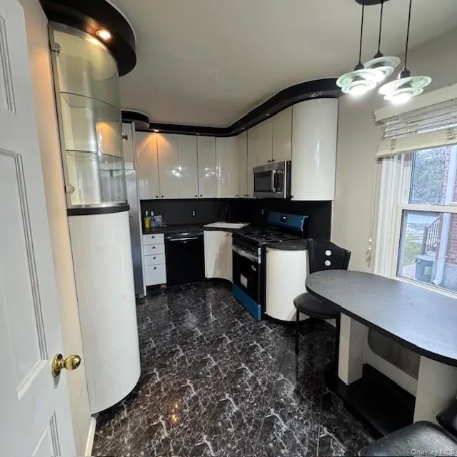 178-14 80th Drive, New York, NY, 3 Bedrooms Bedrooms, 6 Rooms Rooms,1 BathroomBathrooms,Residential Lease,For Rent,80th,0,958963 178-14 80th Drive, New York, NY, 3 Bedrooms Bedrooms, 6 Rooms Rooms,1 BathroomBathrooms,Residential Lease,For Rent,80th,0,958963