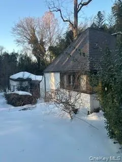 3 Beverly Road, North Hempstead, NY, 1 Bedroom Bedrooms, 2 Rooms Rooms,1 BathroomBathrooms,Residential Lease,For Rent,Beverly,0,958984 3 Beverly Road, North Hempstead, NY, 1 Bedroom Bedrooms, 2 Rooms Rooms,1 BathroomBathrooms,Residential Lease,For Rent,Beverly,0,958984