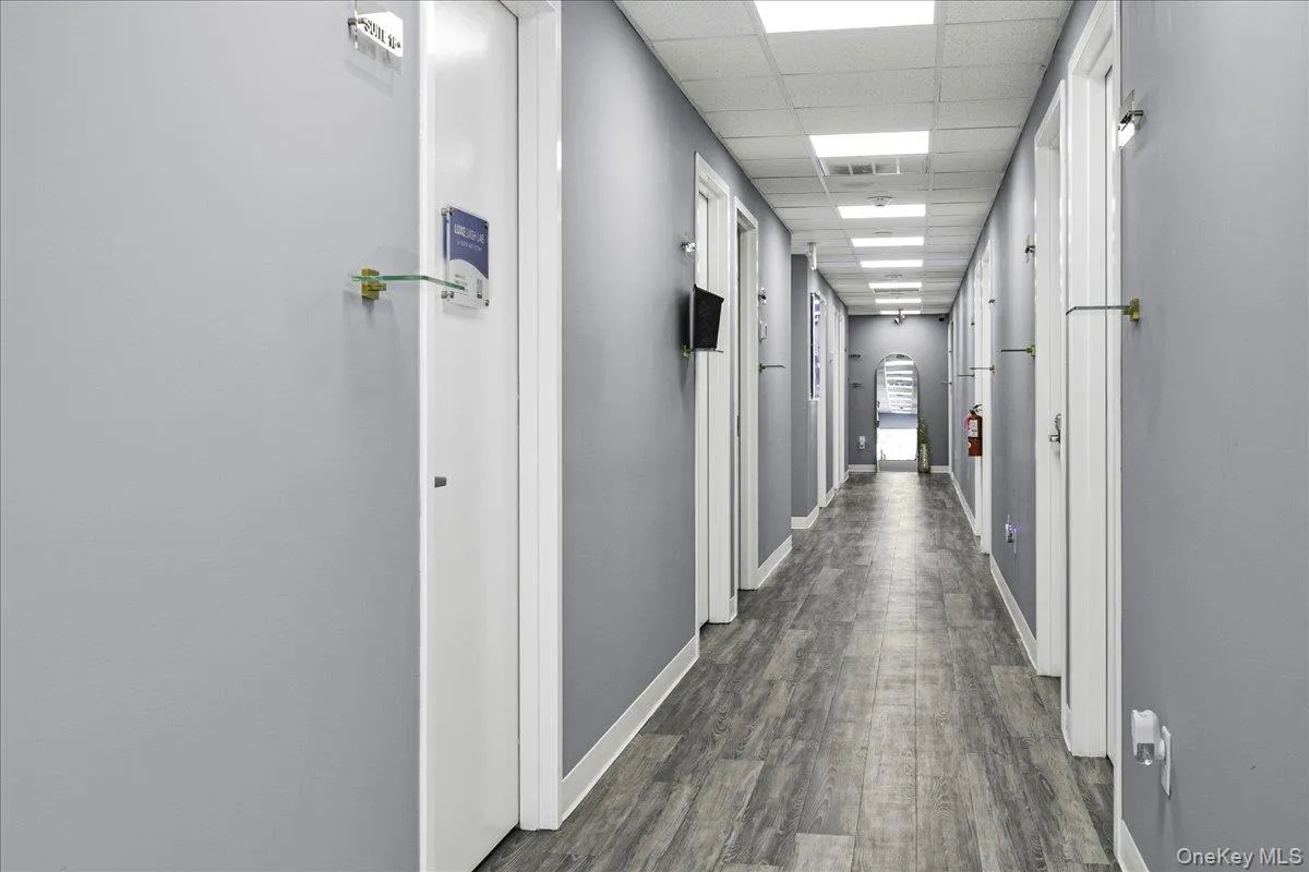 Hallway outside suites/offices Hallway outside suites/offices