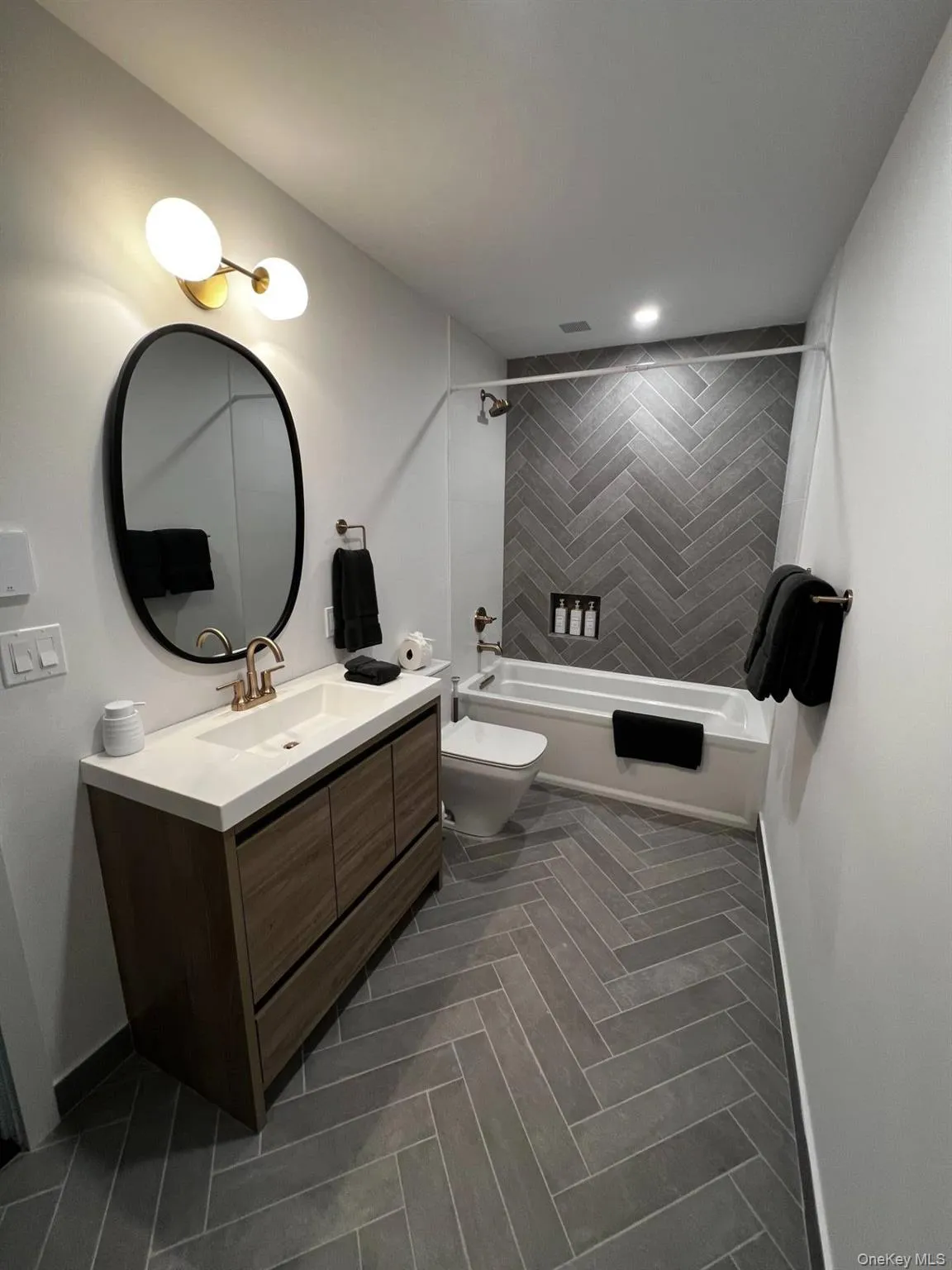 19 Elm Lane, East Hampton, NY, 6 Bedrooms Bedrooms, 9 Rooms Rooms,4 BathroomsBathrooms,Residential Sale,For Rent,Elm,0,959062 19 Elm Lane, East Hampton, NY, 6 Bedrooms Bedrooms, 9 Rooms Rooms,4 BathroomsBathrooms,Residential Sale,For Rent,Elm,0,959062