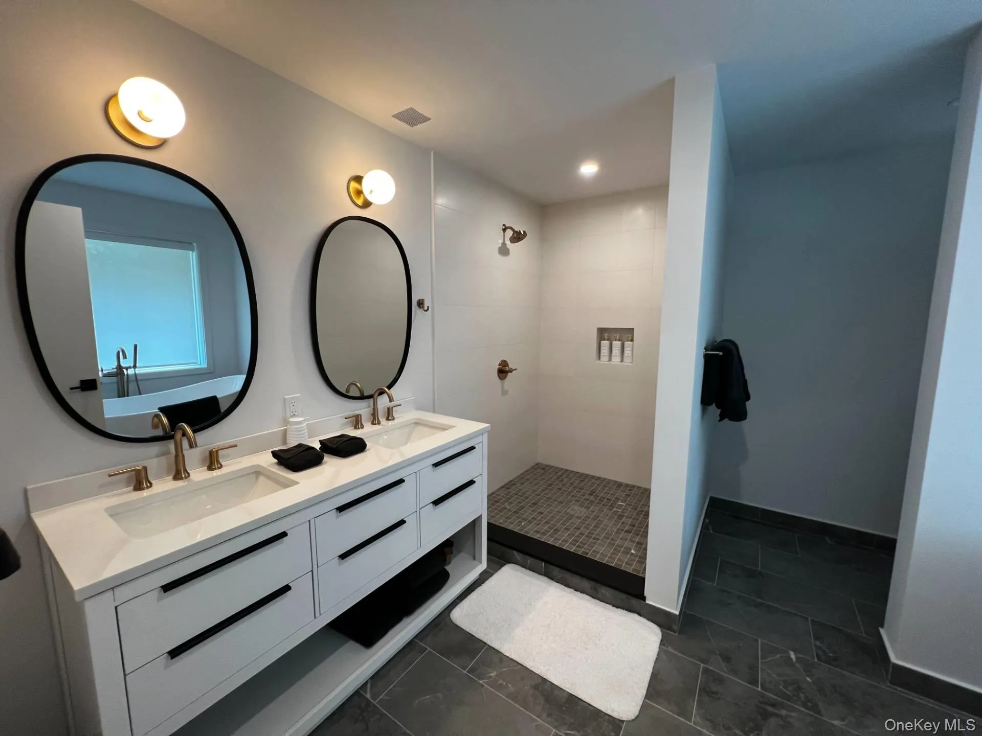 19 Elm Lane, East Hampton, NY, 6 Bedrooms Bedrooms, 9 Rooms Rooms,4 BathroomsBathrooms,Residential Sale,For Rent,Elm,0,959062 19 Elm Lane, East Hampton, NY, 6 Bedrooms Bedrooms, 9 Rooms Rooms,4 BathroomsBathrooms,Residential Sale,For Rent,Elm,0,959062
