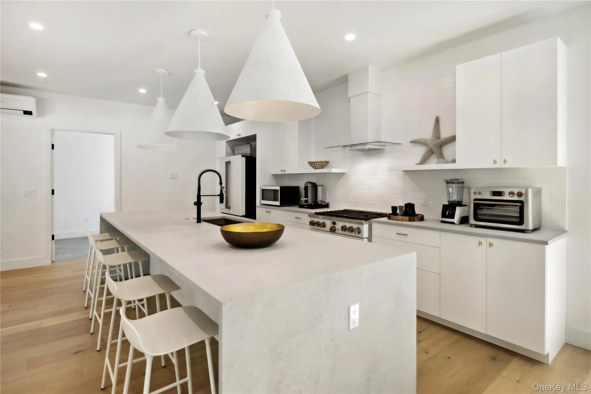 19 Elm Lane, East Hampton, NY, 6 Bedrooms Bedrooms, 9 Rooms Rooms,4 BathroomsBathrooms,Residential Sale,For Rent,Elm,0,959062 19 Elm Lane, East Hampton, NY, 6 Bedrooms Bedrooms, 9 Rooms Rooms,4 BathroomsBathrooms,Residential Sale,For Rent,Elm,0,959062