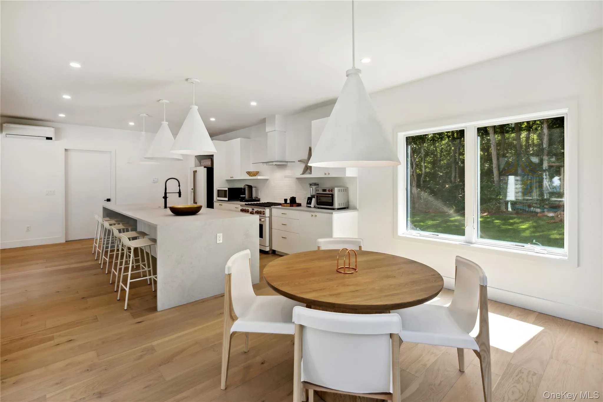 19 Elm Lane, East Hampton, NY, 6 Bedrooms Bedrooms, 9 Rooms Rooms,4 BathroomsBathrooms,Residential Sale,For Rent,Elm,0,959062 19 Elm Lane, East Hampton, NY, 6 Bedrooms Bedrooms, 9 Rooms Rooms,4 BathroomsBathrooms,Residential Sale,For Rent,Elm,0,959062