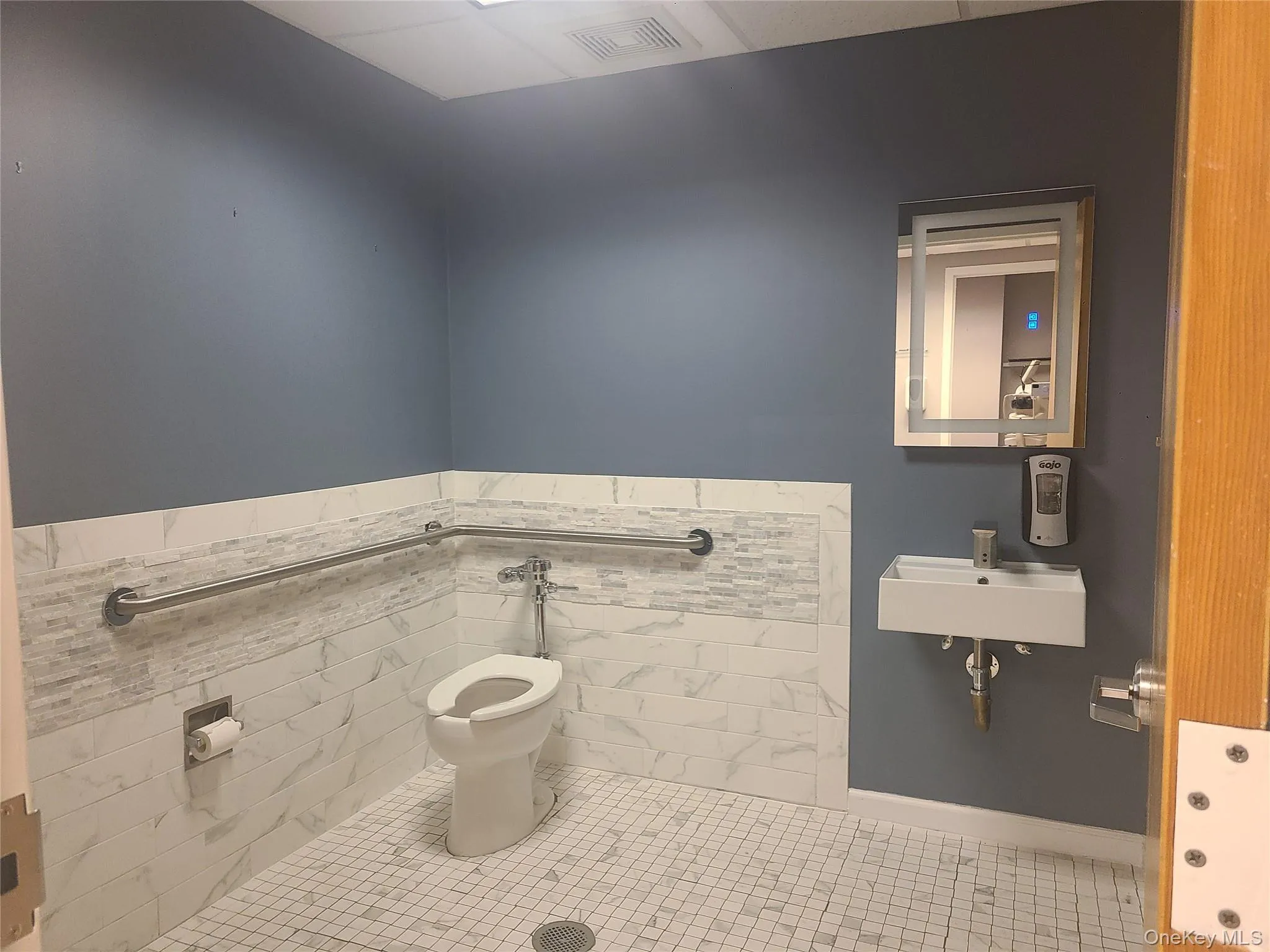 214 Wall Street, Huntington, NY, ,Commercial Lease,For Rent,Wall,0,959093 214 Wall Street, Huntington, NY, ,Commercial Lease,For Rent,Wall,0,959093